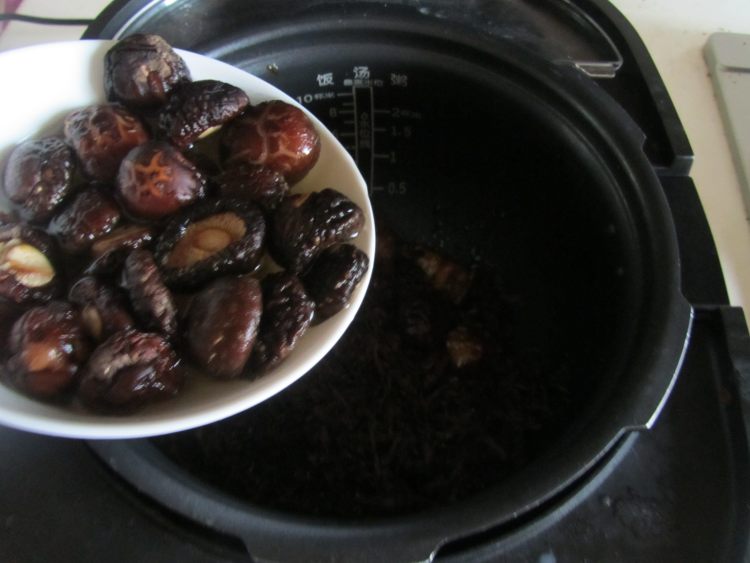 香菇梅干菜红烧肉步骤6