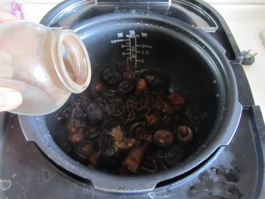 香菇梅干菜红烧肉步骤8