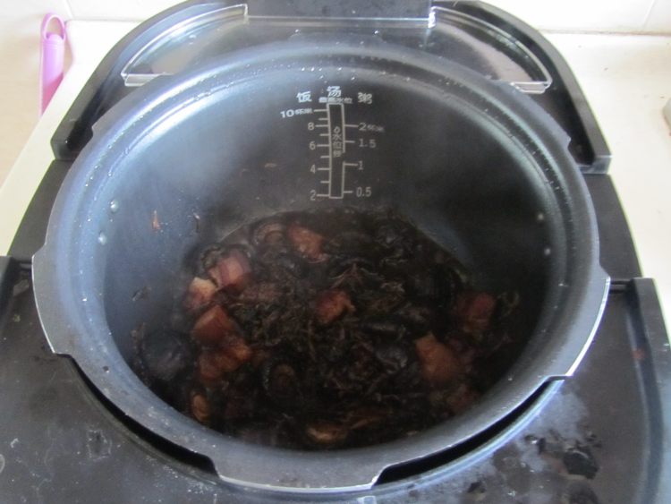 香菇梅干菜红烧肉步骤9
