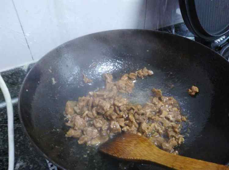 猪肉炖蘑菇土豆步骤5