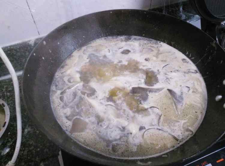 猪肉炖蘑菇土豆步骤6
