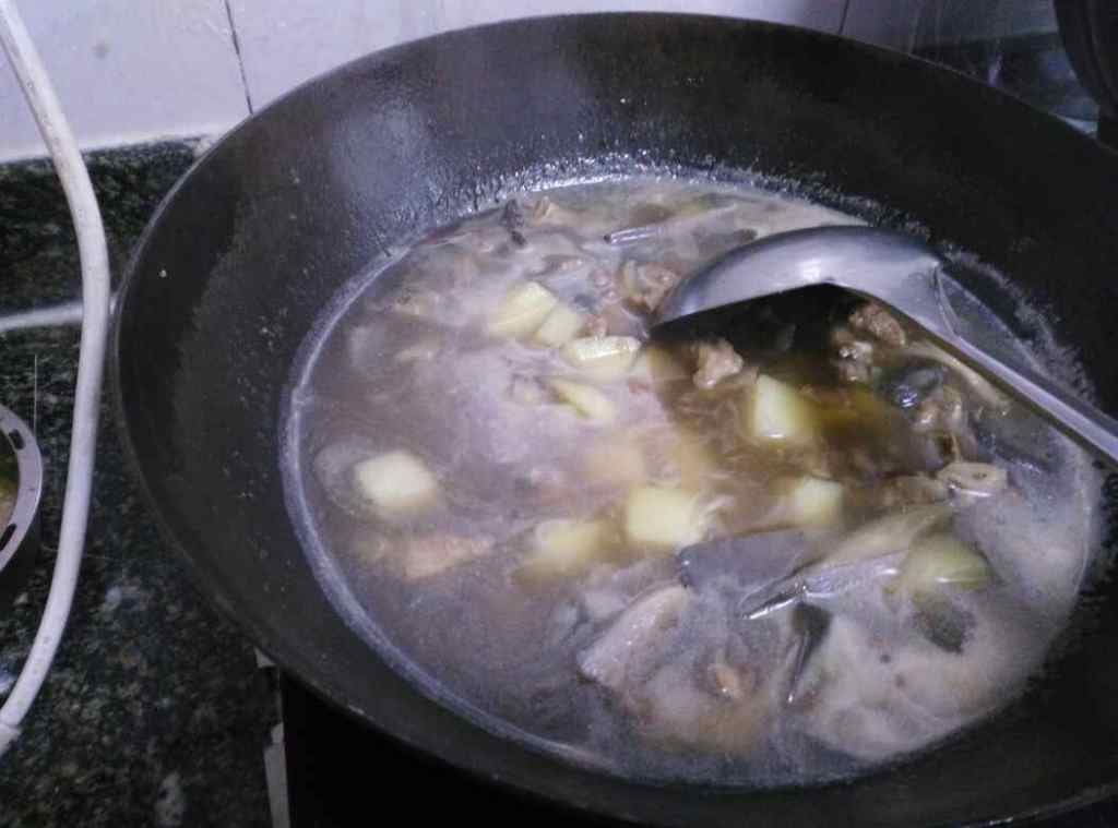 猪肉炖蘑菇土豆步骤7