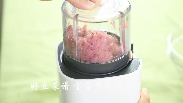 马蹄猪肉锅贴步骤3
