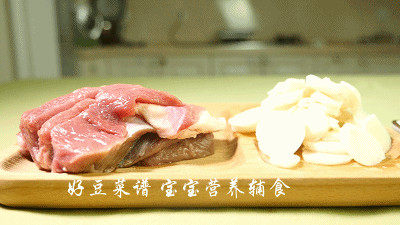 马蹄猪肉锅贴步骤1