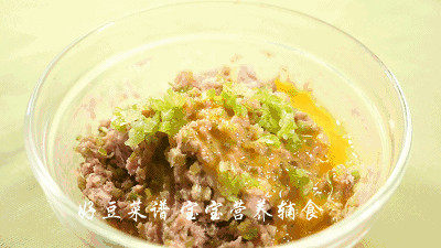 马蹄猪肉锅贴步骤7
