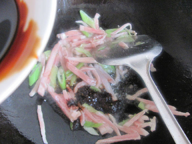 肉丝炒韭菜步骤4