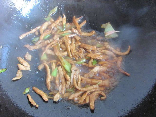 肉丝炒韭菜步骤5