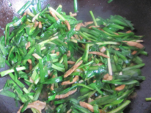 肉丝炒韭菜步骤7