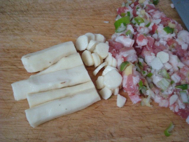 蒸山药肉丸步骤2