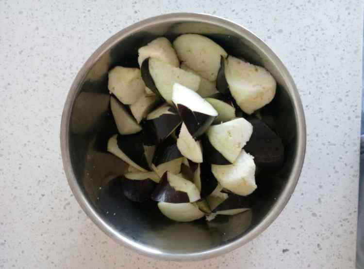 肉沫烧茄子步骤1