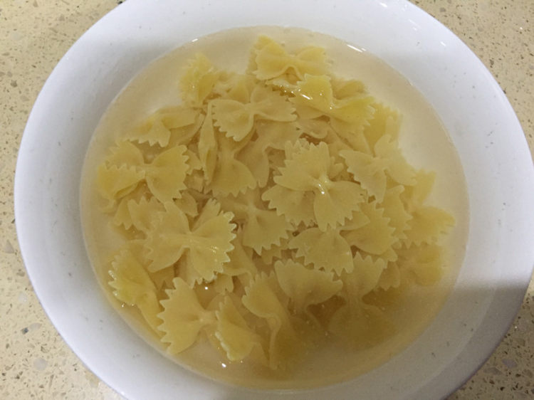 蝴蝶结炸酱面#圣诞美步骤4