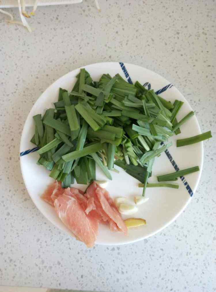 豆芽炒韭菜步骤2