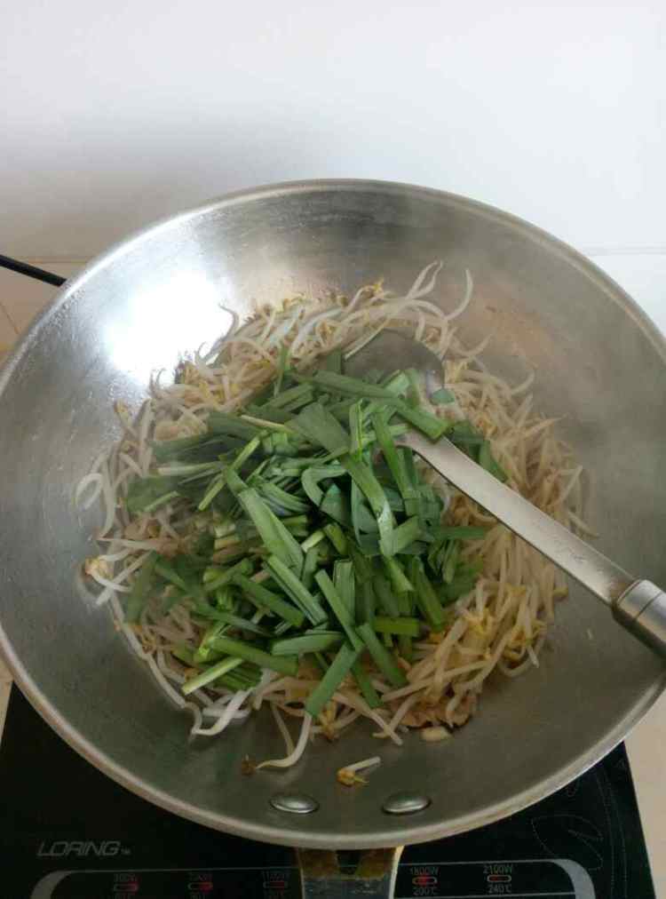 豆芽炒韭菜步骤5