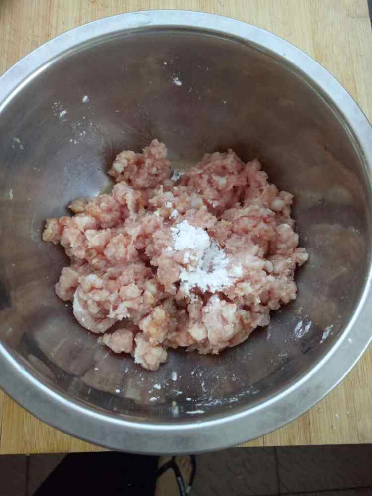 酸菜肉末#非转基因金步骤3