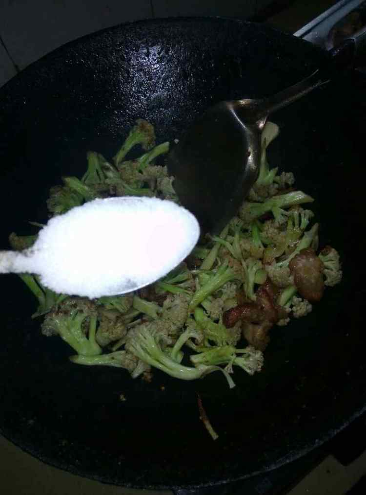 肉焖花菜步骤4
