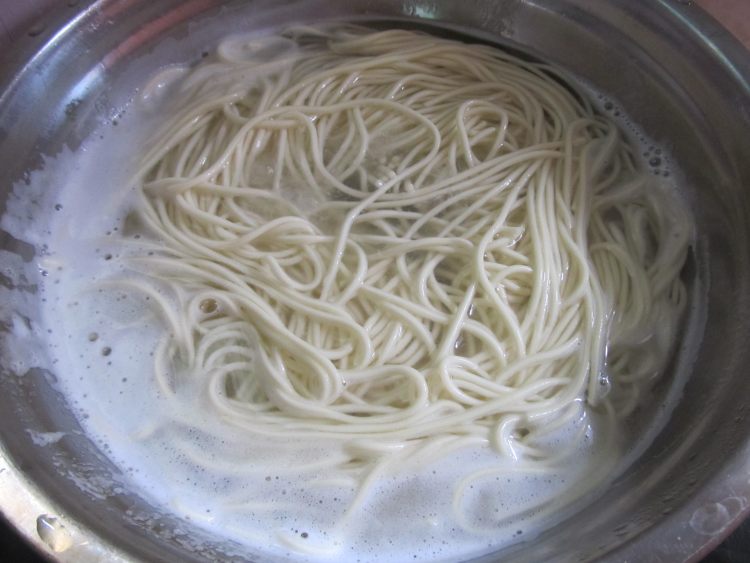 杂蔬肉丝炒面步骤3