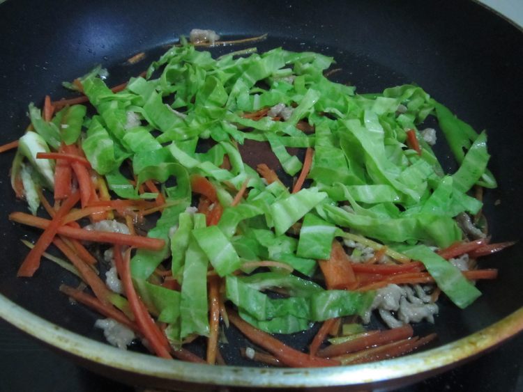 杂蔬肉丝炒面步骤6