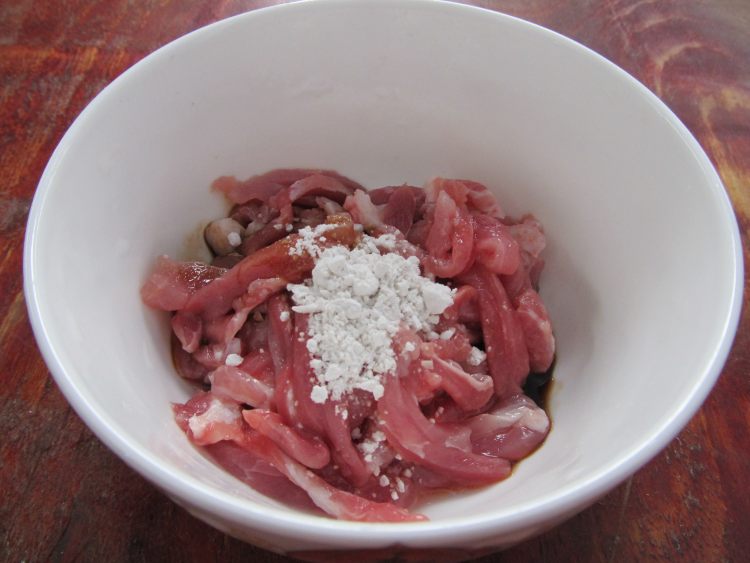 青椒土豆炒肉丝步骤3