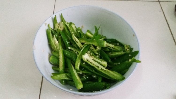 苕皮辣椒回锅肉步骤2