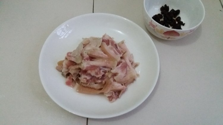 苕皮辣椒回锅肉步骤3