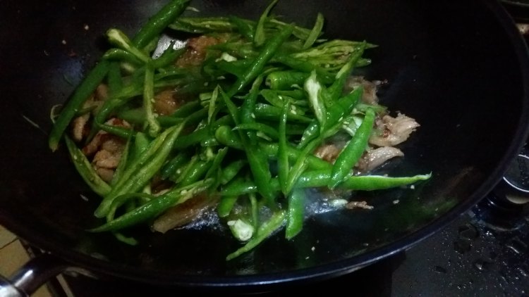 苕皮辣椒回锅肉步骤11