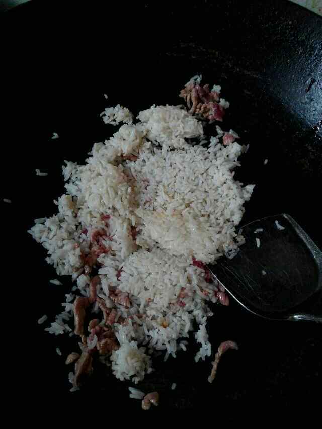 娃娃菜肉丝炒饭步骤4