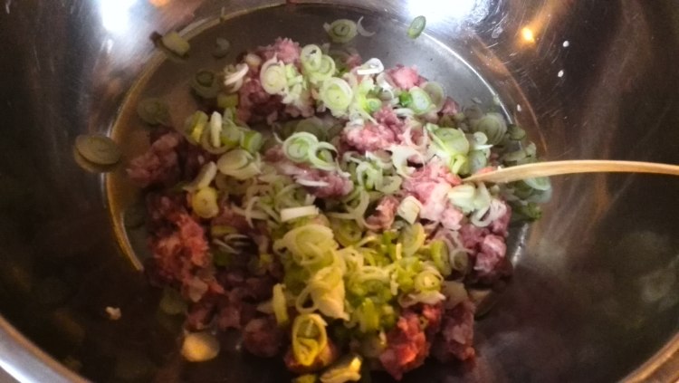 芹菜猪肉煎饺步骤3
