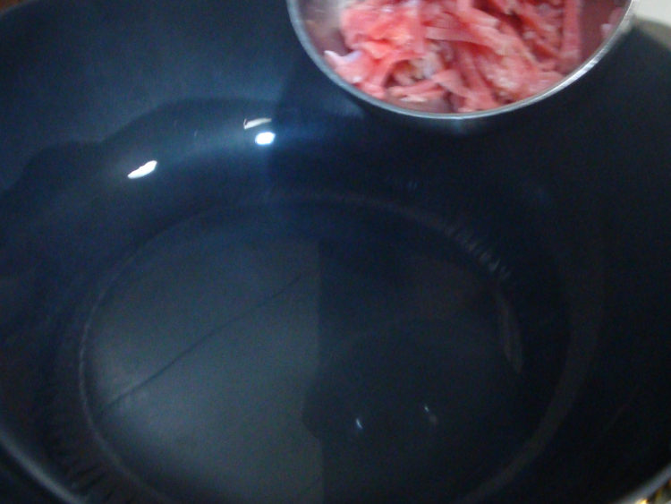 肉丝炒绿豆芽步骤6