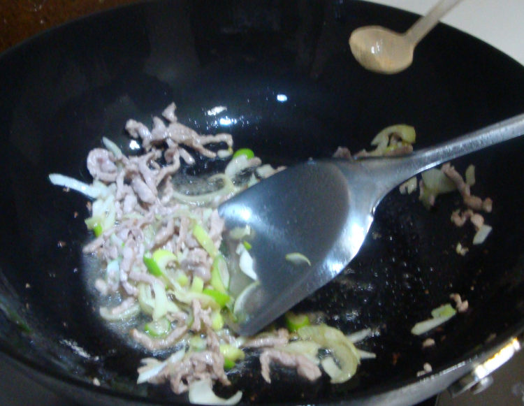 肉丝炒绿豆芽步骤8