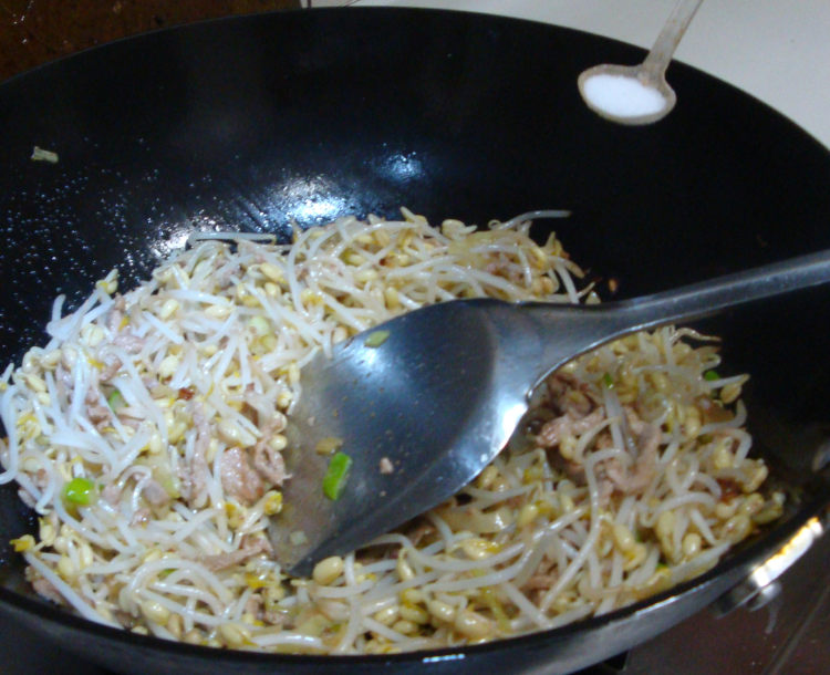 肉丝炒绿豆芽步骤10