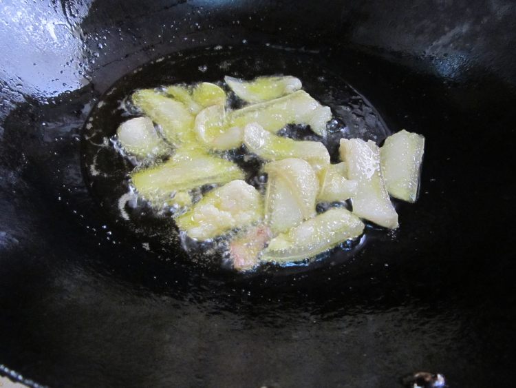 盐煎肉步骤3