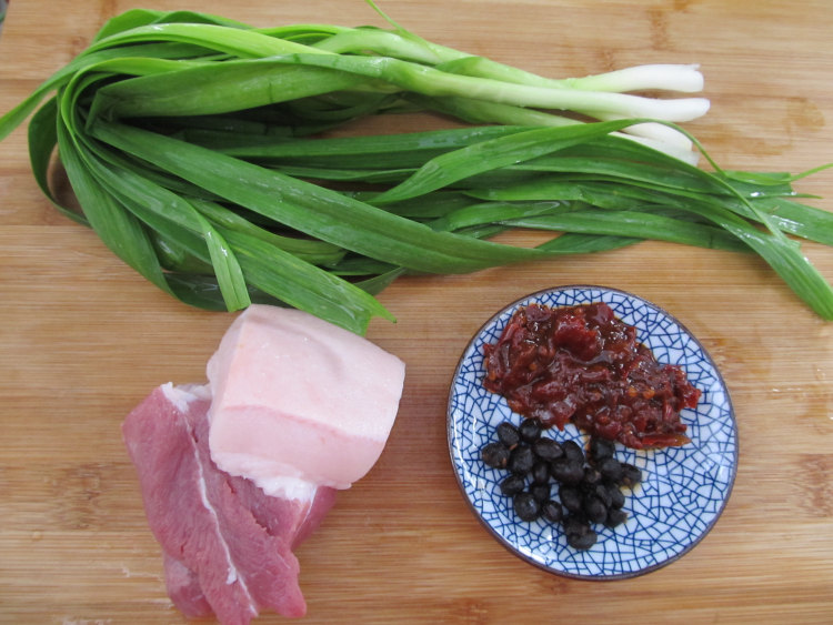盐煎肉步骤1