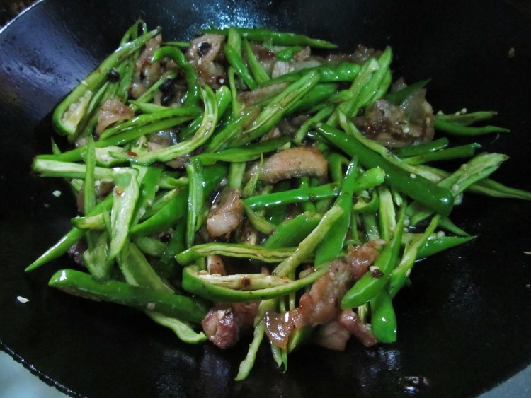 尖椒回锅肉步骤7