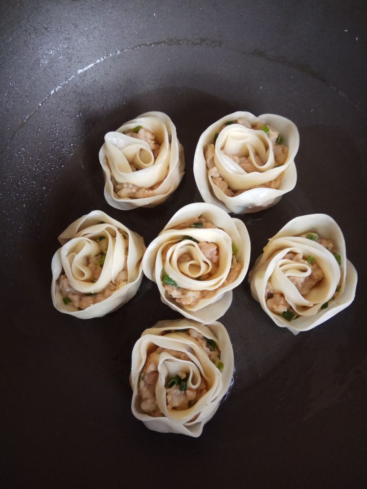 番茄汁玫瑰花饺步骤5