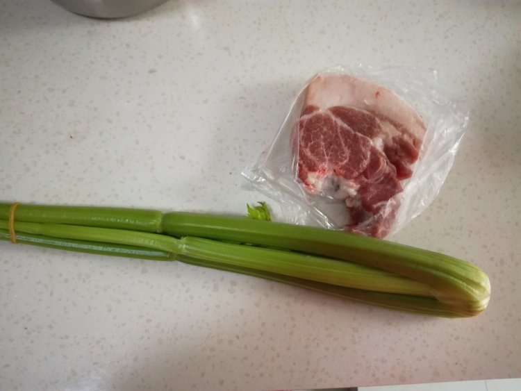芹菜肉包步骤2