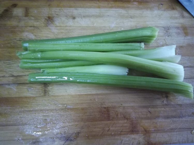 芹菜肉包步骤3
