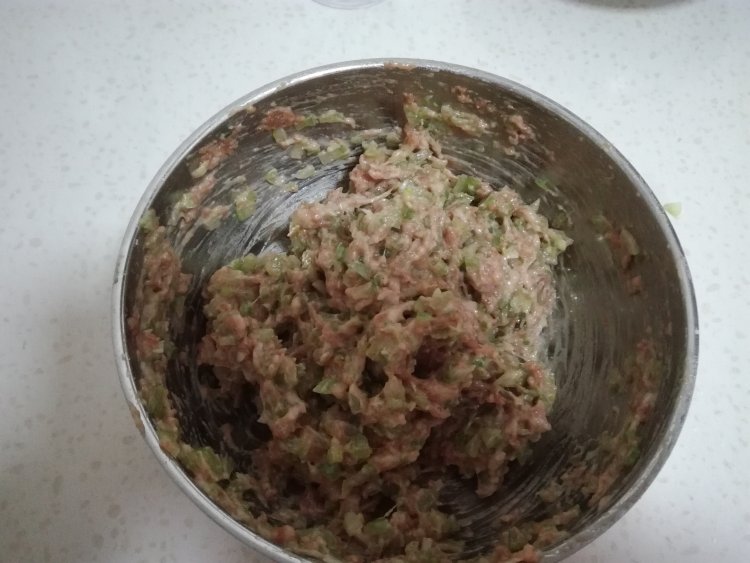 芹菜肉包步骤8