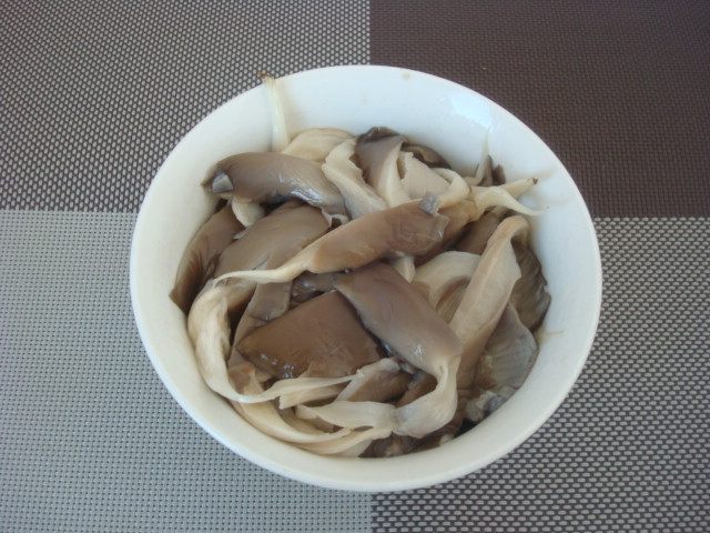 肉丝炒黄瓜平菇步骤5