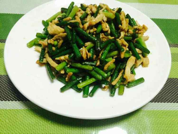 蒜苔炒肉丝步骤12