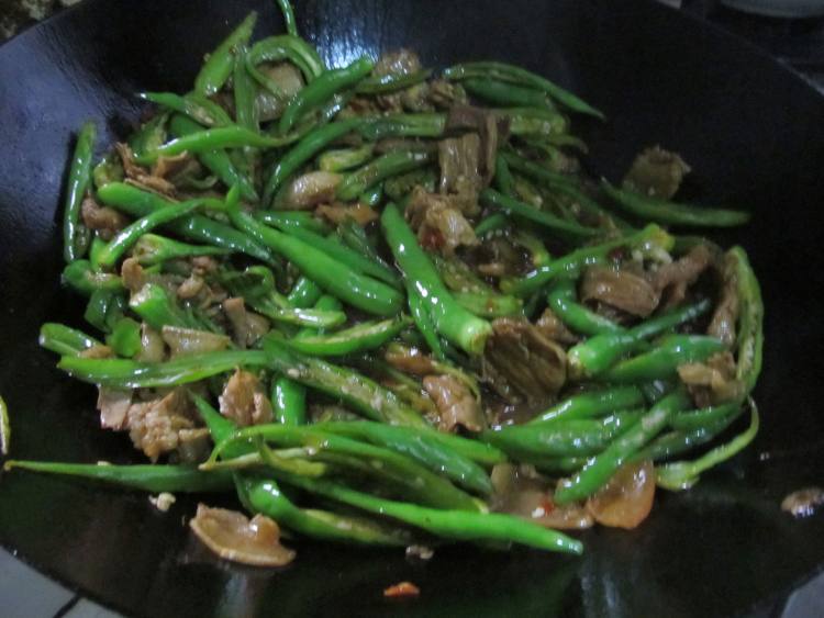 尖椒炒肉步骤7