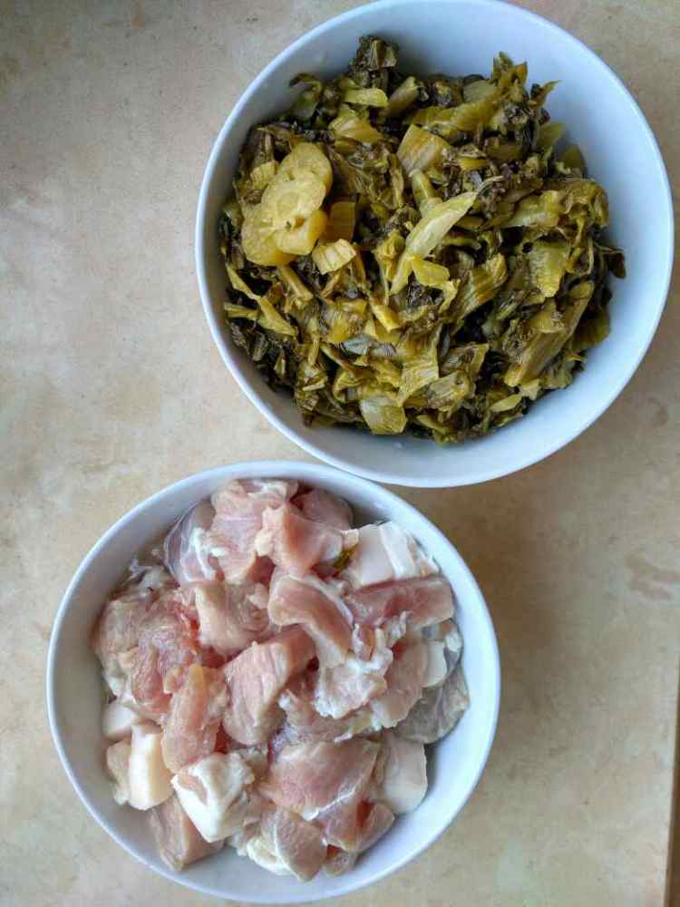 咸菜煲猪肉步骤1
