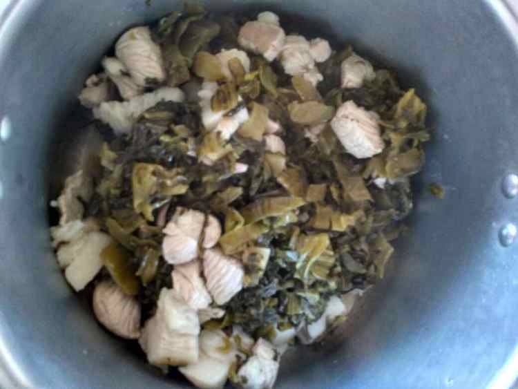 咸菜煲猪肉步骤4
