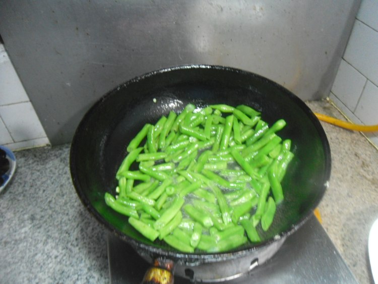 煸炒菜豆步骤4