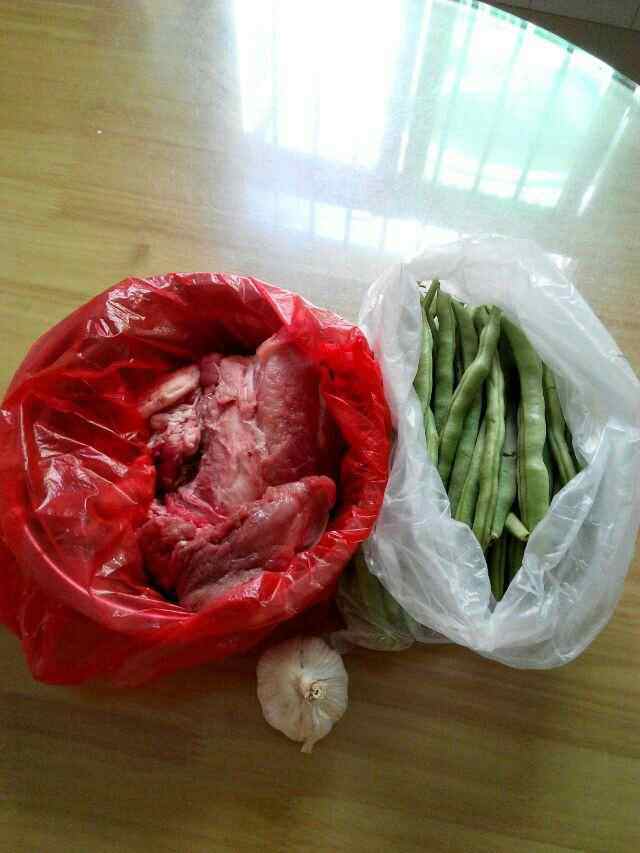 孜香四季豆炒肉步骤1