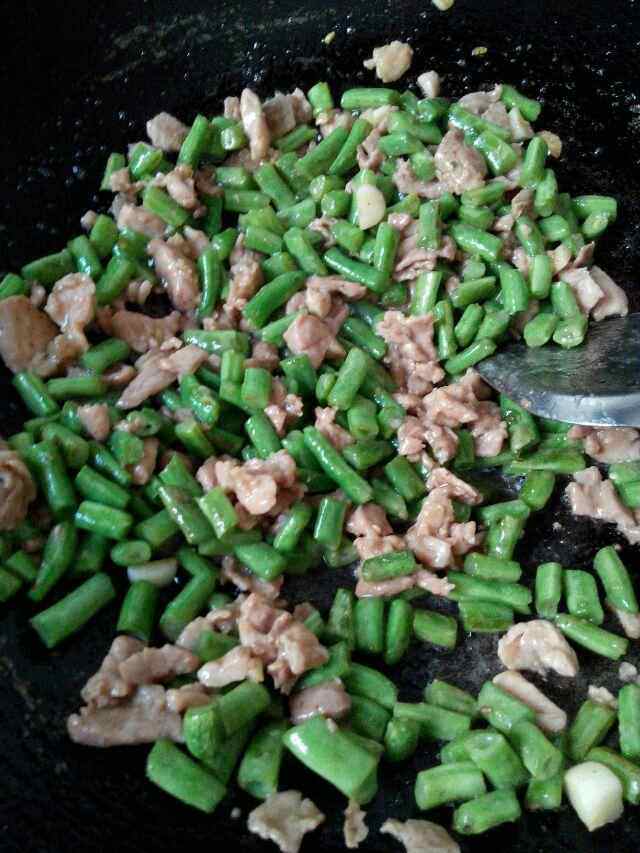 孜香四季豆炒肉步骤9