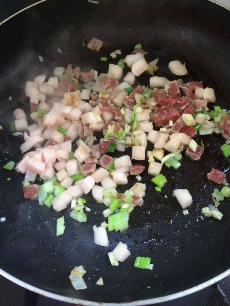 肉丁酱拌面步骤3