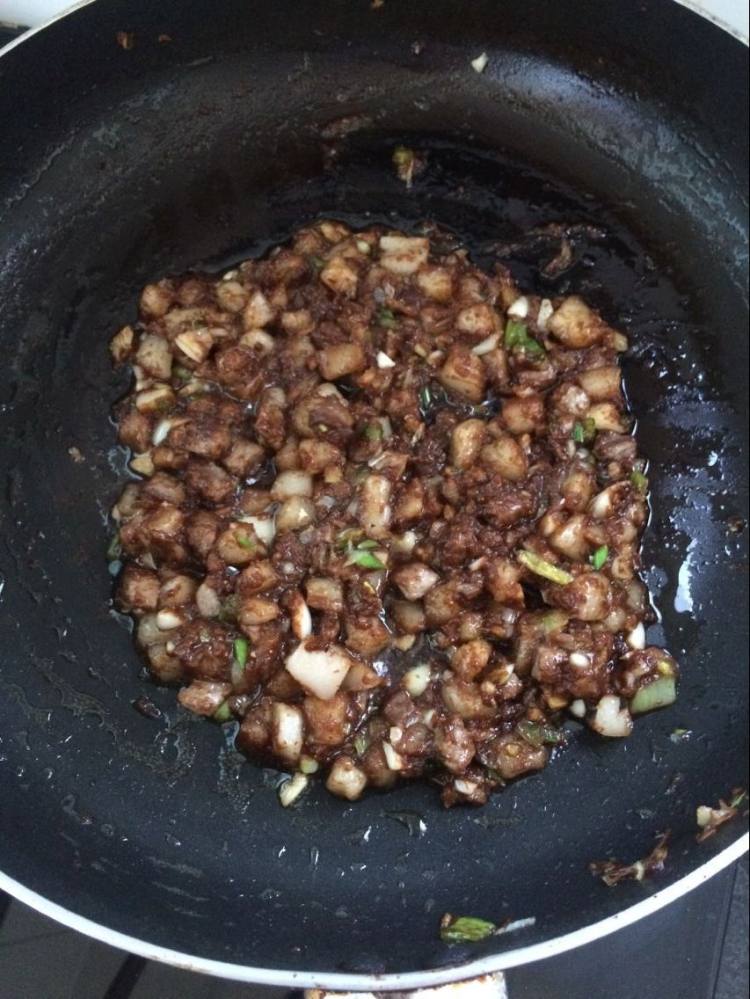 肉丁酱拌面步骤6