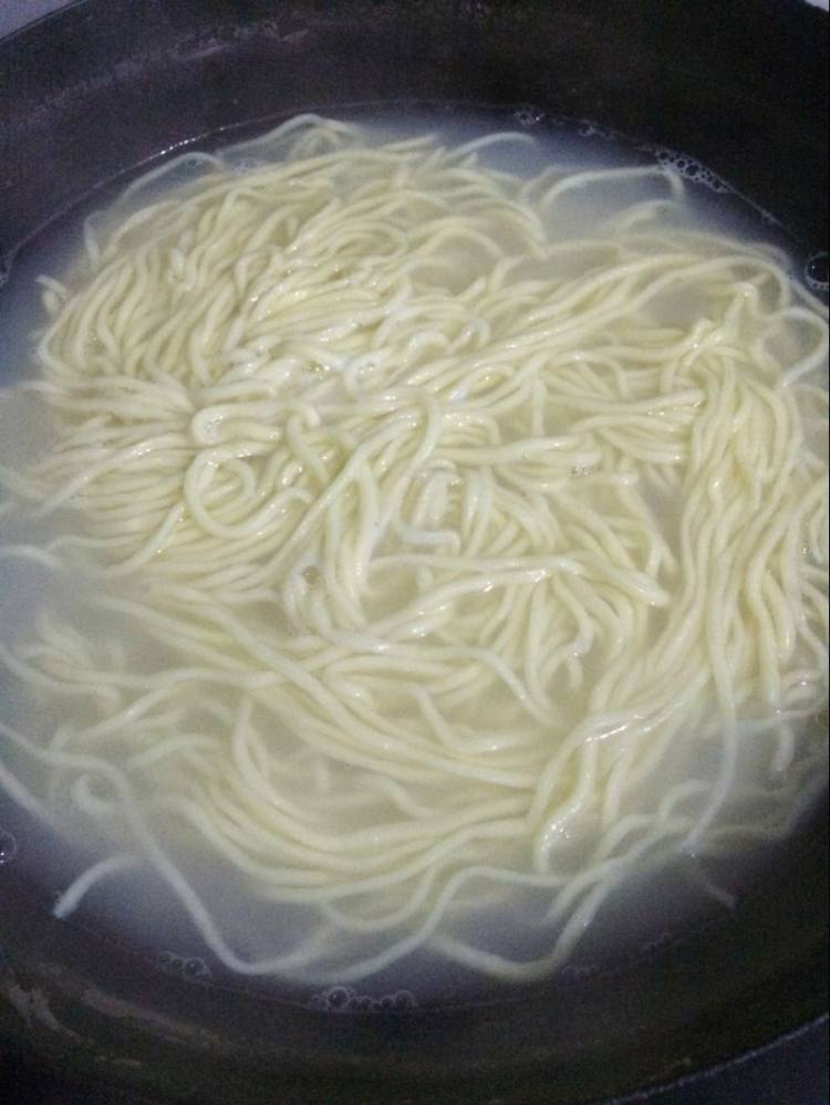 肉丁酱拌面步骤7
