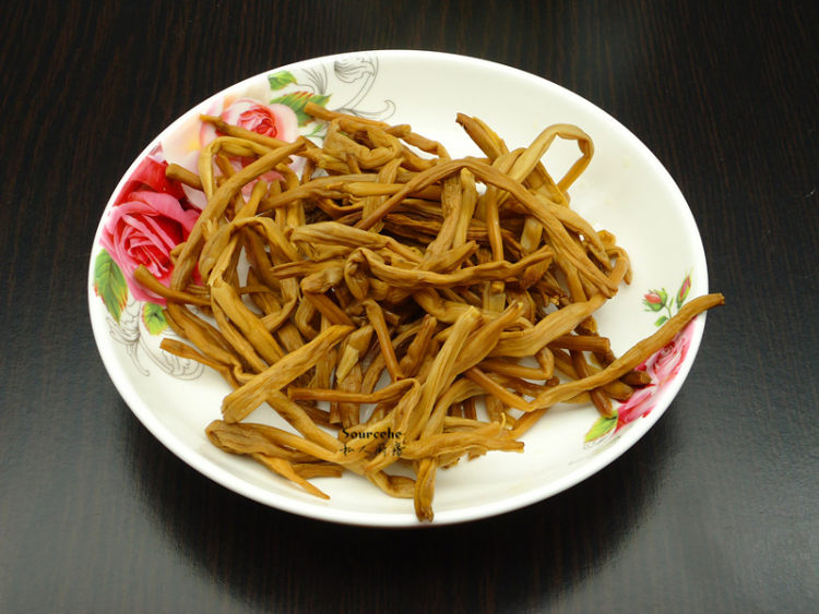 黄花菜炒肉步骤1
