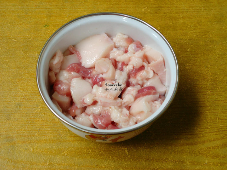 黄花菜炒肉步骤2